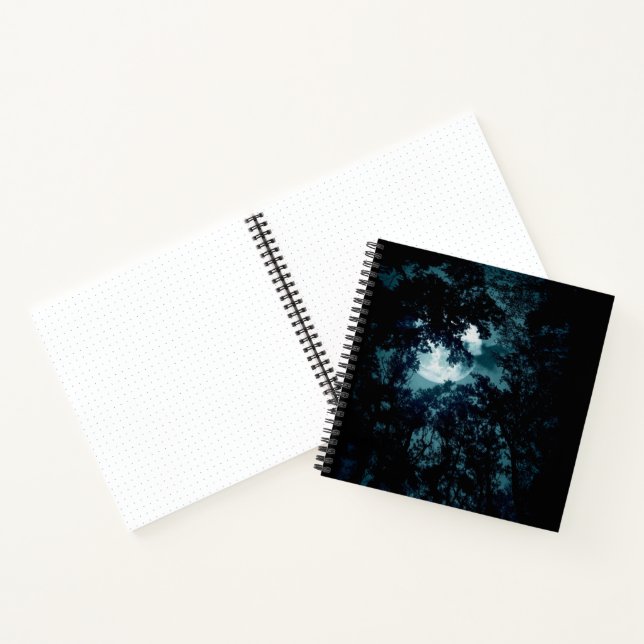 Cuaderno Hermosa luna resplandece a través de árboles (Interior)