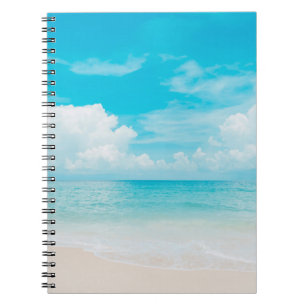 Cuaderno Hermosa playa tropical con cielo azul y c blanco