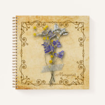 Hermosas flores beige secas de época con nombre