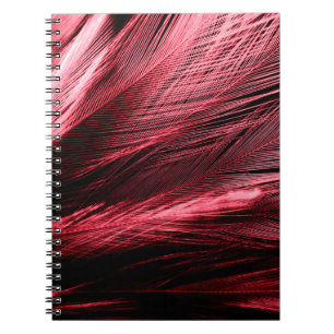 Cuaderno Hermosas plumas rojas abstractas sobre fondo oscur