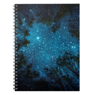 Cuaderno Hermoso cielo nocturno, la Vía Láctea y los árbole