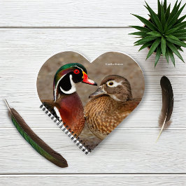 Cuaderno Hermoso momento conmovedor entre pollos de madera