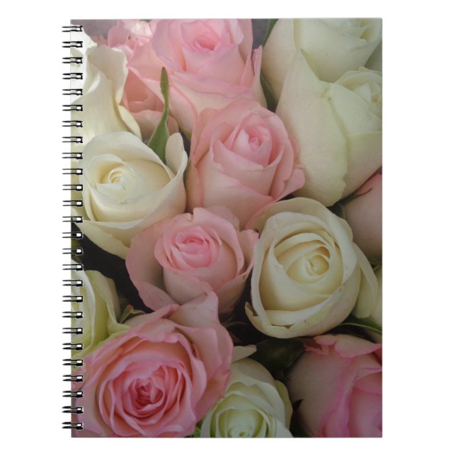 Cuaderno Hermoso ramo de flores de rosas blancas rosadas (Frente)