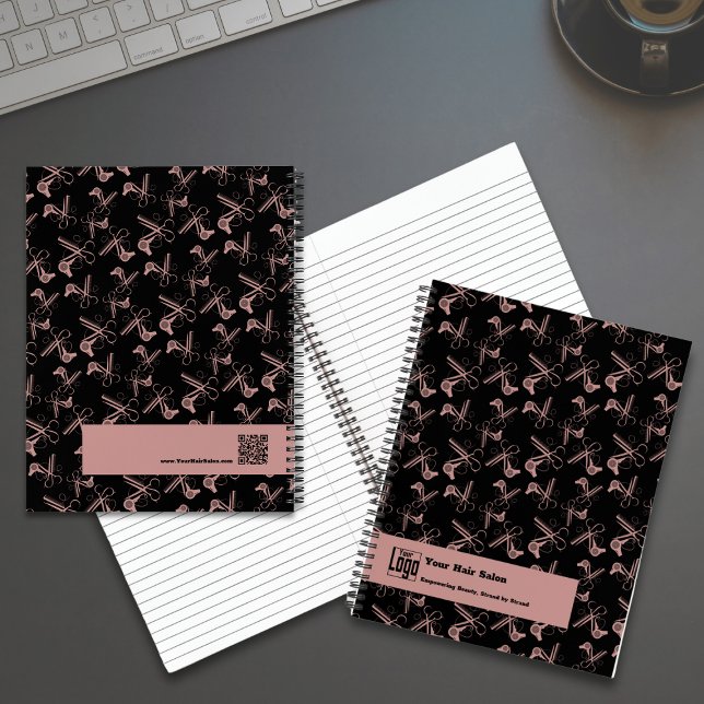 Cuaderno Herramientas de estilo de pelo promocional Patrón  (Promotional Hair Stylist Tools Pattern Black Pink Notebook with Logo)