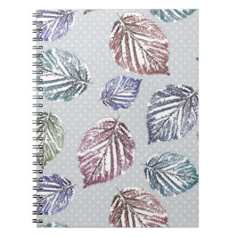 Cuaderno Hojas de apertura sobre fondo gris claro