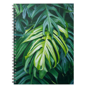 Cuaderno Hojas tropicales: fondo de la naturaleza oscura.