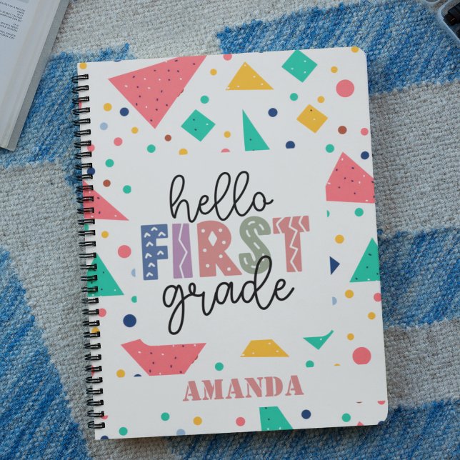 Cuaderno Hola escuela Grado de colorido nombre geométrico p (Hello school Grade colorful geometric custom name Notebook)