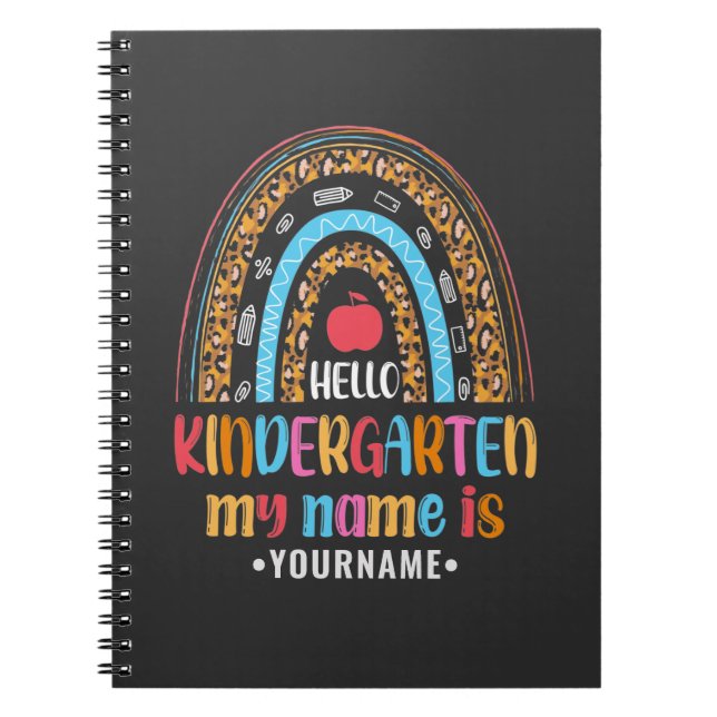 Cuaderno Hola Kindergarten Arcoiris primer día de escuela (Frente)