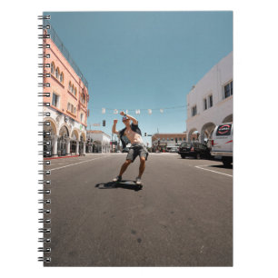 Cuaderno Hombre jugando al patinaje