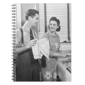 Cuaderno Hombre y mujer que hacen platos