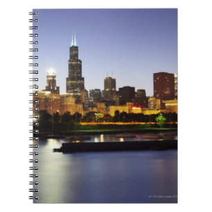 Cuaderno Horizonte de Chicago céntrica en la oscuridad