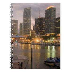 Cuaderno Horizonte financiero de Miami en la oscuridad