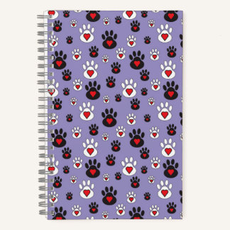Cuaderno Huellas con corazones rojos en azul