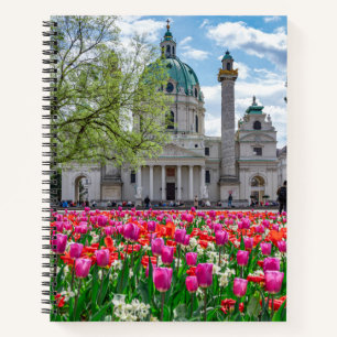 Cuaderno Iglesia de San Carlos en primavera en Viena, Austr