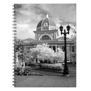 Cuaderno Infrarrojo del Parlamento en Cienfuegos Cuba llama