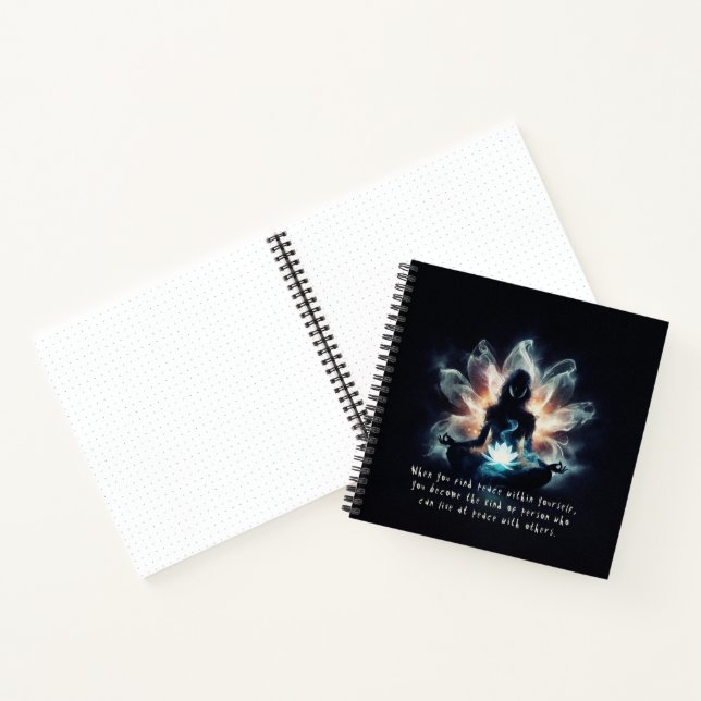 Cuaderno Instructor de Yoga en Postura de Meditación Niebla (Interior)