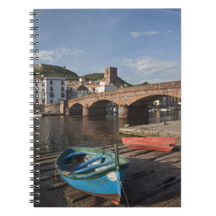 Cuaderno Italia, Cerdeña, Bosa. Vista de la ciudad a lo lar