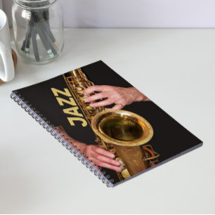 Cuaderno Jazzman tocando saxofón de oro