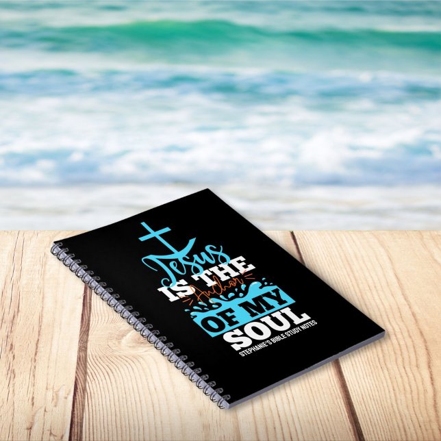 Cuaderno Jesús es el ancla de mi alma personalizada (A black notebook with a graphic on the cover reading "Jesus is the Anchor of my Soul" personalised)