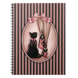 Cuaderno Joven mujer elegante y gato negro