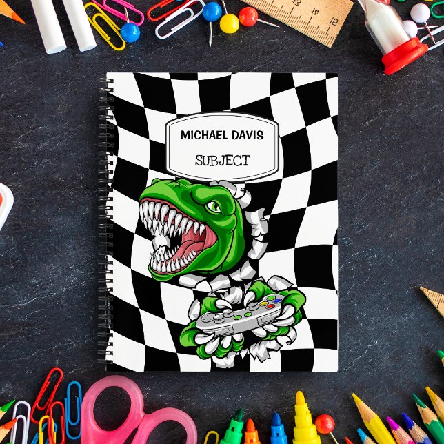Cuaderno Jugador de dinosaurio sosteniendo un control de vi (Subido por el creador)