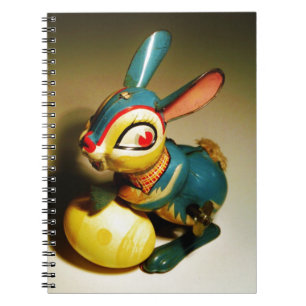 Cuaderno juguete de conejo y huevo amarillo de pascua
