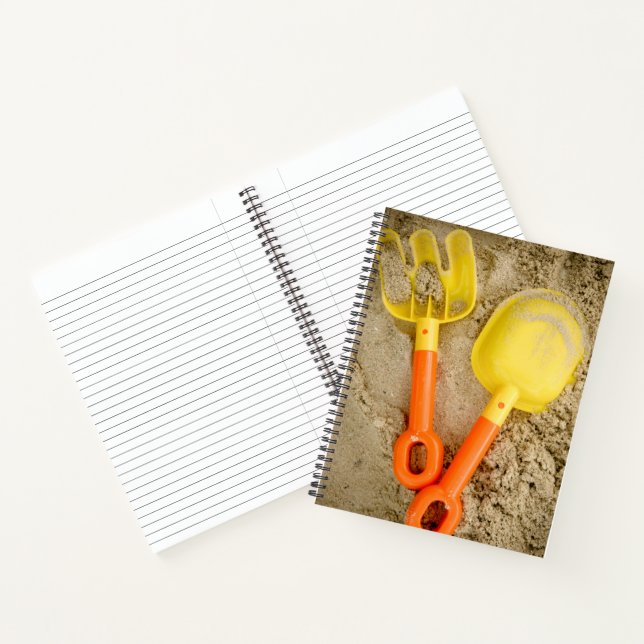 Cuaderno Juguetes de arena amarillos y naranjas (Interior)