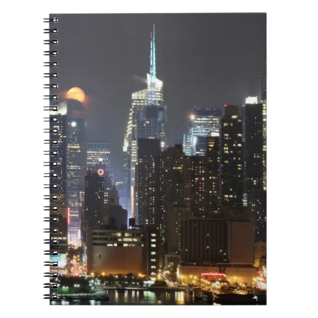 Cuaderno La luna sube sobre el Midtown Nueva York. (Frente)