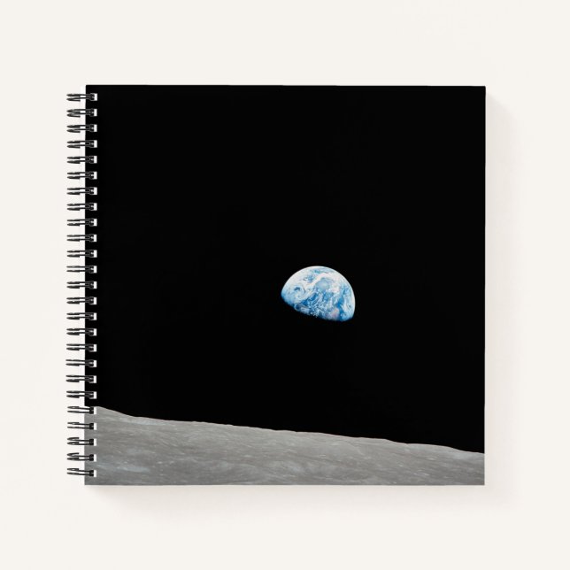 Cuaderno La Tierra Se Levanta Sobre El Horizonte Lunar. (Anverso)