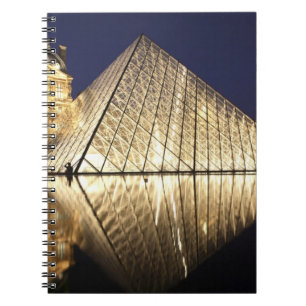 Cuaderno La vista nocturna de la Pirámide de vidrio del Mus