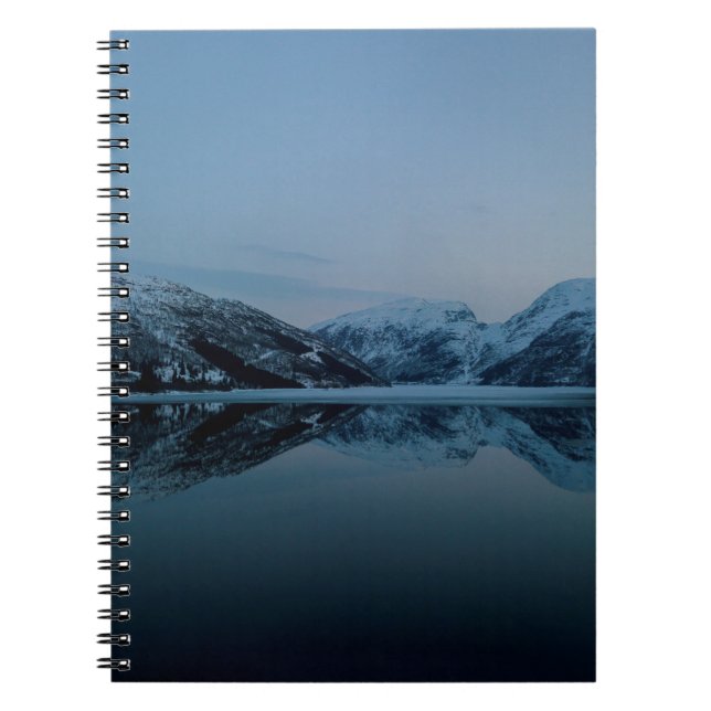 CUADERNO LAGO RODEADO DE MONTAÑAS (Frente)