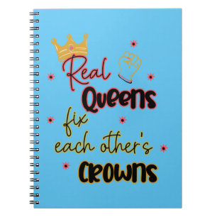 Cuaderno Las reinas reales se arreglan mutuamente con sus c