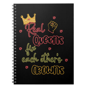 Cuaderno Las reinas reales se arreglan mutuamente con sus c