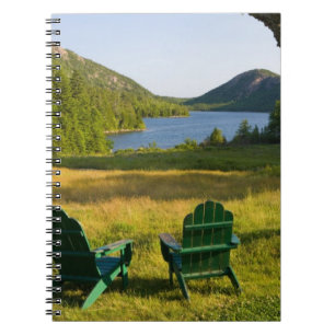 Cuaderno Las sillas Adirondack en el césped de Jordan