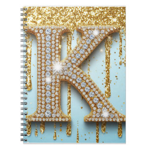 Cuaderno Letra K de diamante de lujo sobre fondo de purpuri