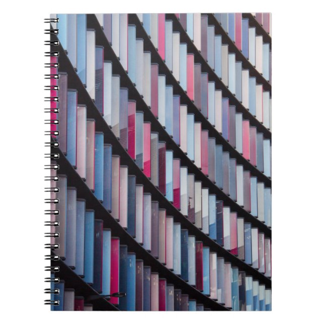 Cuaderno Libros multicolores en rack (Frente)