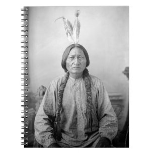 Cuaderno Líder lakota sacudiendo a indígenas norteamericano