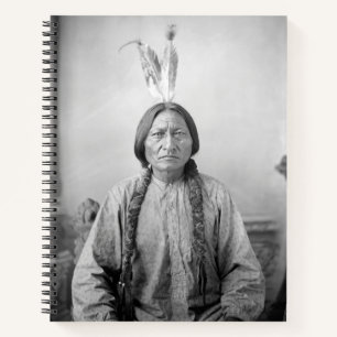 Cuaderno Líder lakota sacudiendo a indígenas norteamericano