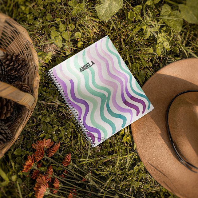 Cuaderno Líneas de acuarela violeta y verde onduladas (Subido por el creador)