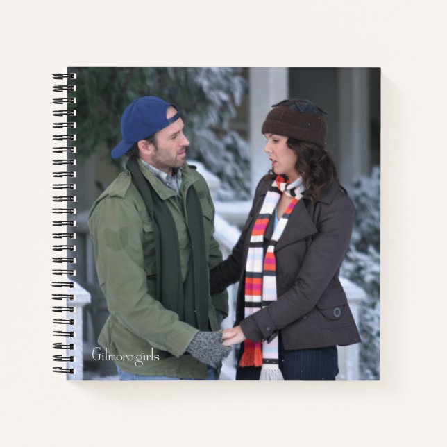 Cuaderno Lorelai y Luke sosteniendo manos en la nieve (Anverso)