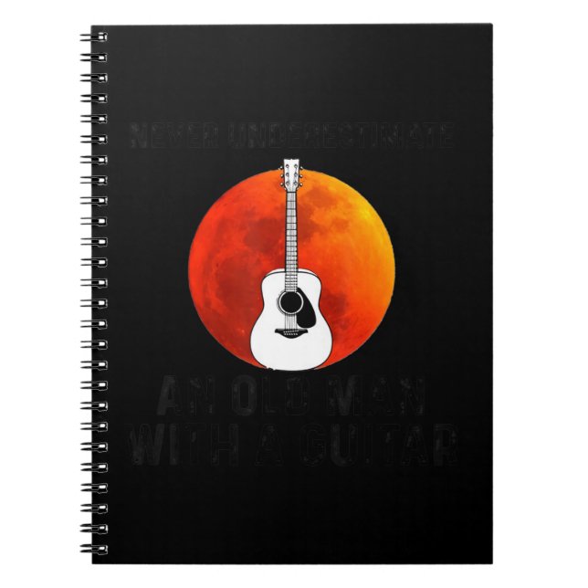 Cuaderno Los hombres nunca subestiman a un anciano con una  (Frente)