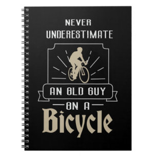 Cuaderno Los Hombres Nunca Subestiman A Un Viejo En Una Bic