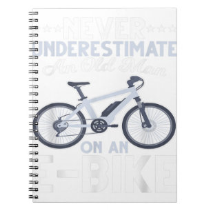 Cuaderno Los Hombres Nunca Subestiman A Un Viejo En Una Bic