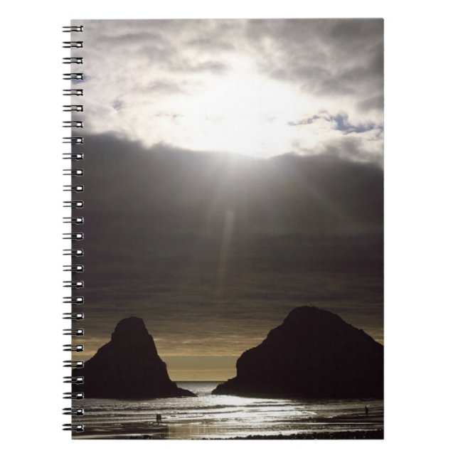 Cuaderno Luna Sobre El Océano Roca Oregón (Frente)