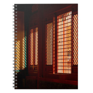 Cuaderno Luz a través de las aberturas de la ventana de mal