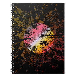 Cuaderno Luz de luna a través de un bosque denso – Surreali