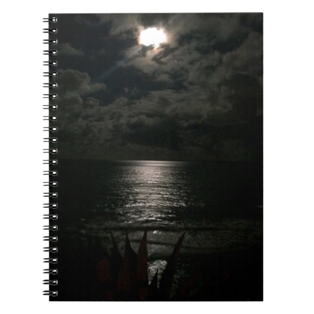 Cuaderno Luz de luna brillante que refleja en el océano (Frente)