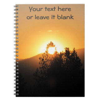Cuaderno Luz para inspiración Atardecer brillante a través 