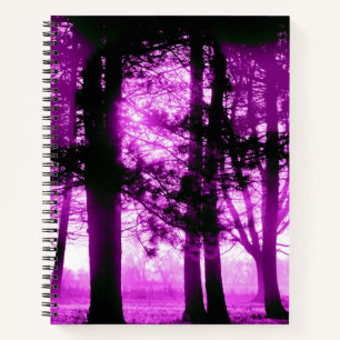 Cuaderno Luz púrpura con árboles en silueta 