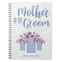 Madre floral azul del tarro de albañil del novio